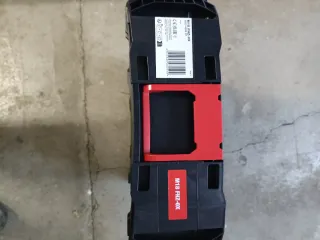 Maleta Milwaukee FUEL Negra, caja Milwaukee FUEL.
