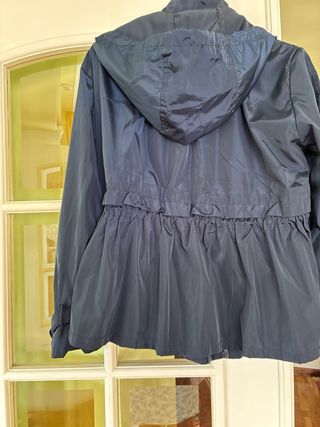 Chaqueta Amichi azul marino con capucha