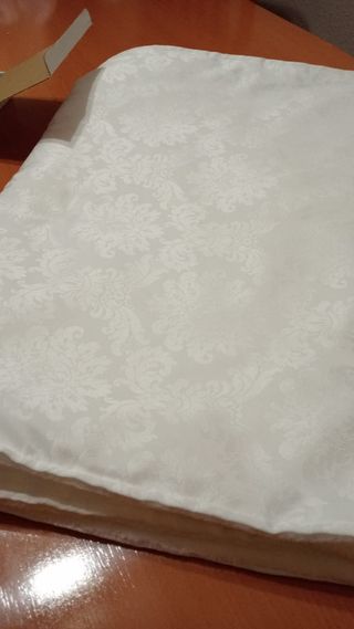 2 sciarpe beige e bianche Fallera