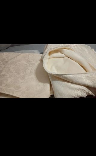 2 sciarpe beige e bianche Fallera