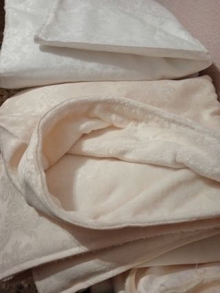2 sciarpe beige e bianche Fallera