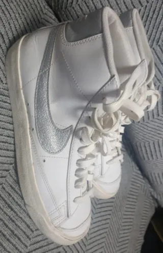 Zapatillas Nike Blazer Mid Mujer Blancas Plata