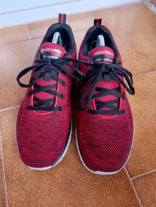 Zapatillas Skechers Rojas y Negras