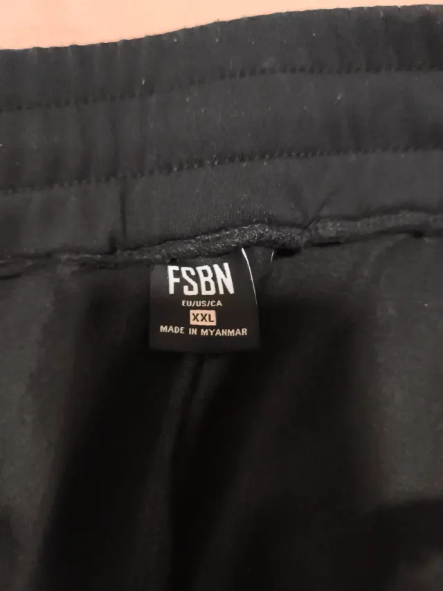 Pantalón corto negro