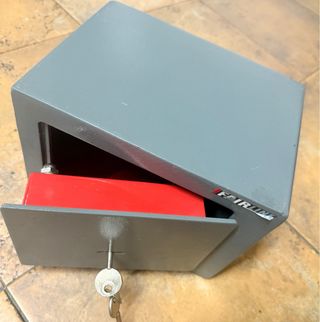 Caja Fuerte Fairline con Llave