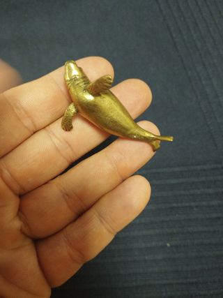 Bonita Foca moteada de latón macizo metal