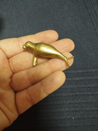Bonita Foca moteada de latón macizo metal