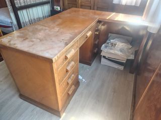 Mesa de despacho de madera para restaurar