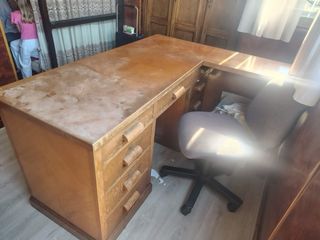 Mesa de despacho de madera para restaurar