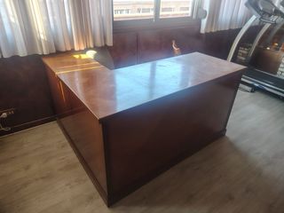 Mesa de despacho de madera para restaurar