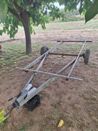 Remolque sin base.
La base mide unos 2m x 4,5m