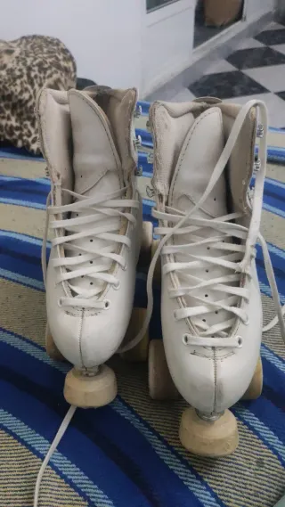Patines artísticos blancos