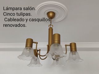 Lámpara salón 5 tulipas dorada