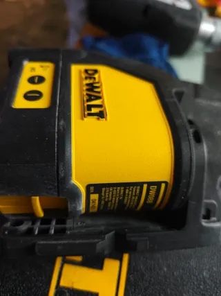 Nivel Láser DeWalt DW088 de aegunda mano con pilas