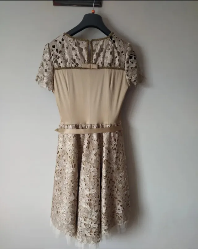 Vestido dorado y blanco El Armario de Lulu