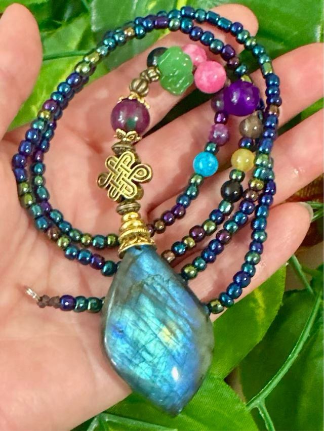 Collar Labradorita Azul Brillante Único