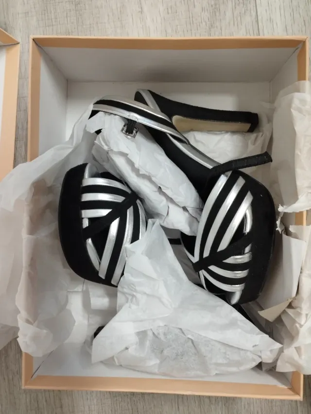 Sandalias MENBUR Plataforma T36