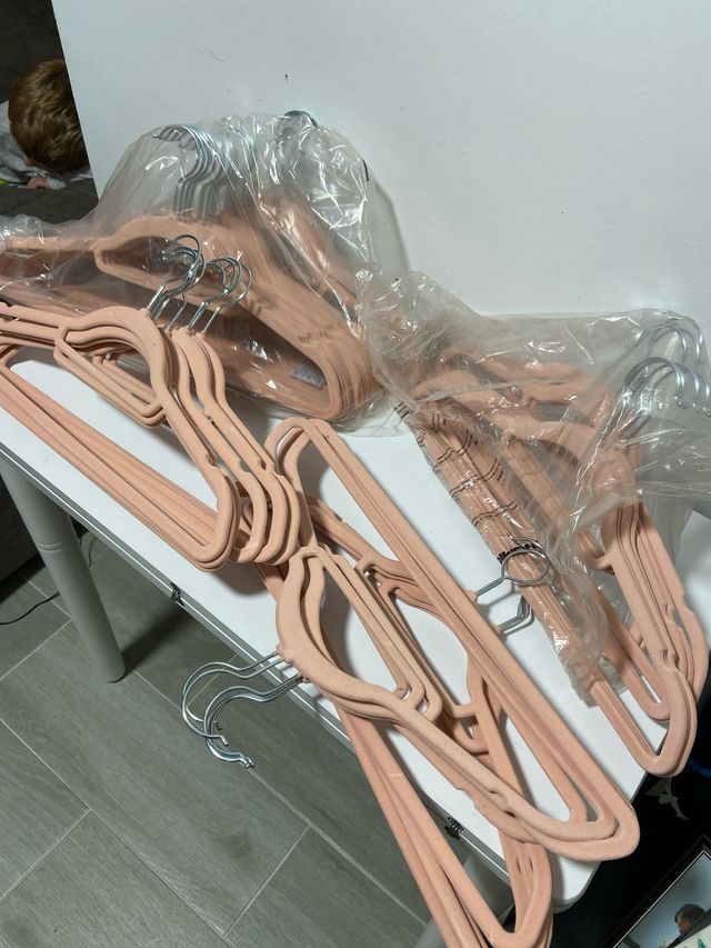 Perchas Terciopelo Rosa y Plateado