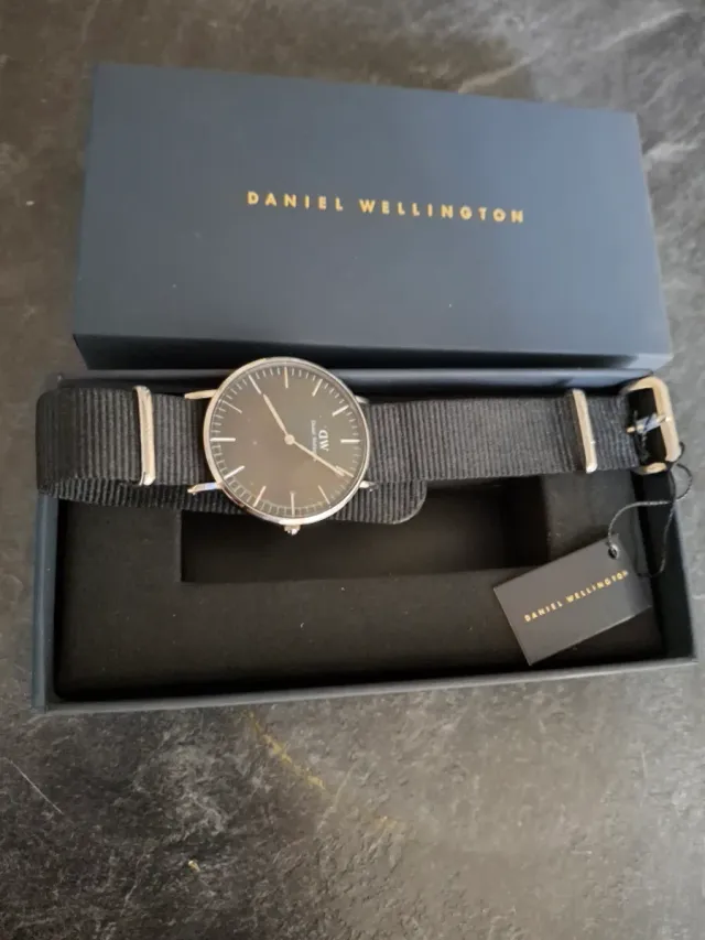 Reloj Daniel Wellington Negro y Plateado