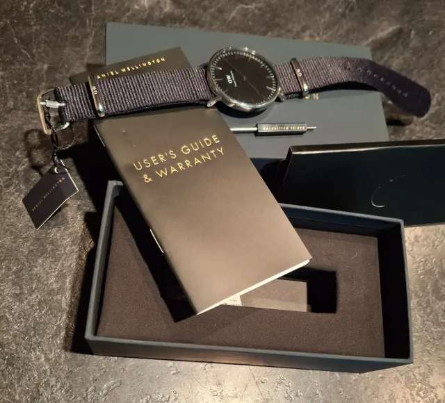 Reloj Daniel Wellington Negro y Plateado