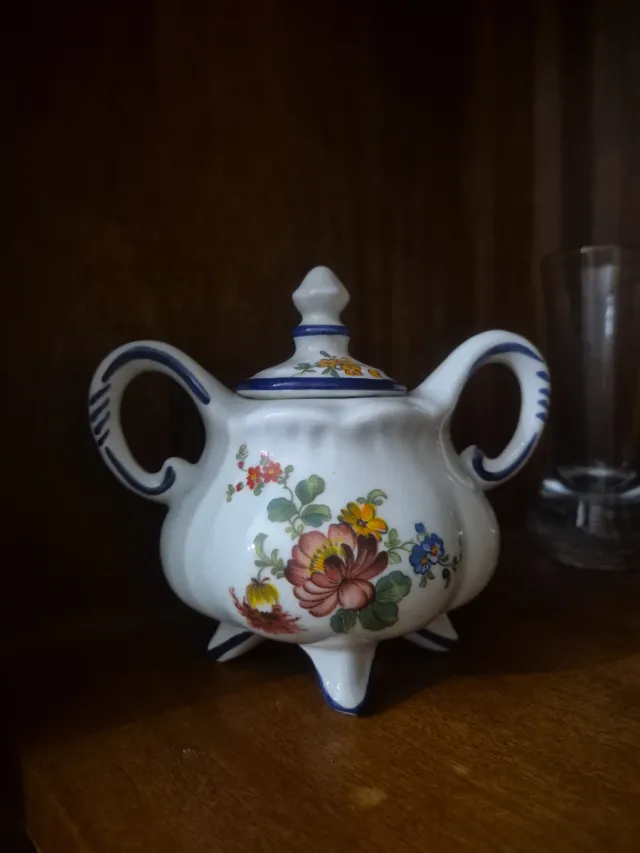 Zuccheriera in porcellana decorata