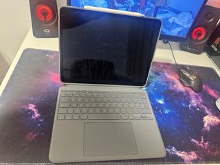 iPad Air 13' + Funda Logitech Gris