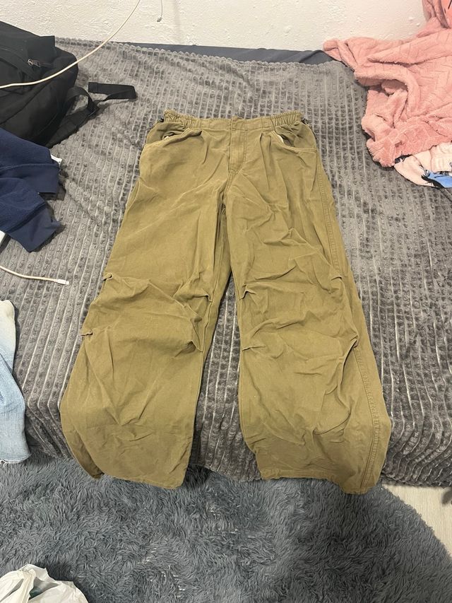 Pantalón cargo oversized verde oliva