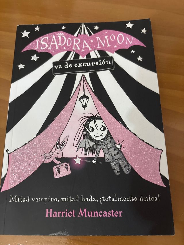 Isadora Moon va de excursion / Isadora Moon Goe...