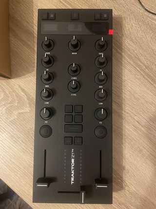 Mezclador DJ Traktor Z1