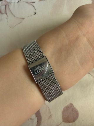 Reloj Lotus plateado esfera rosa