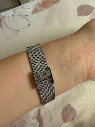 Reloj Lotus plateado esfera rosa