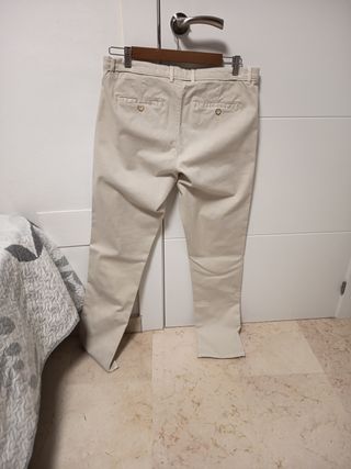 Camisa azul de manga larga M y pantalón claro 46