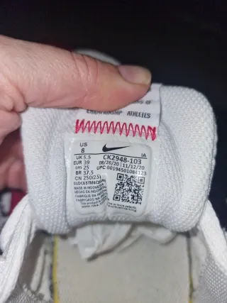 Deportivas Nike Venture Runner Blancas y Rojas