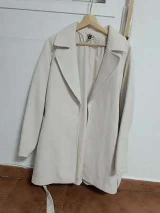 Parka fieltro  beige
Nueva vale 59.99 
H&M

