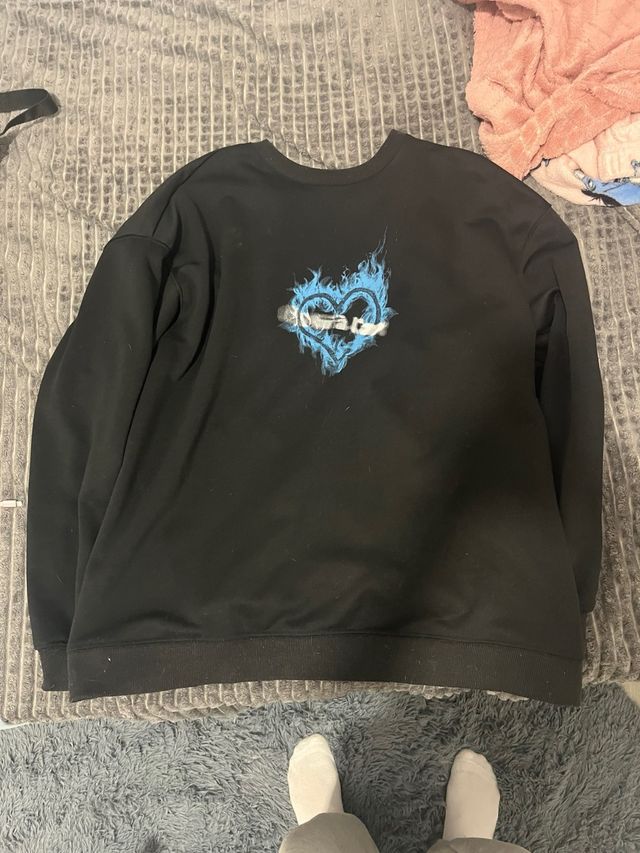 Sudadera Oversized Negra Corazón Llamas