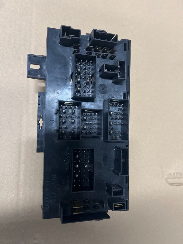 Caja fusibles Golf 2 CE1