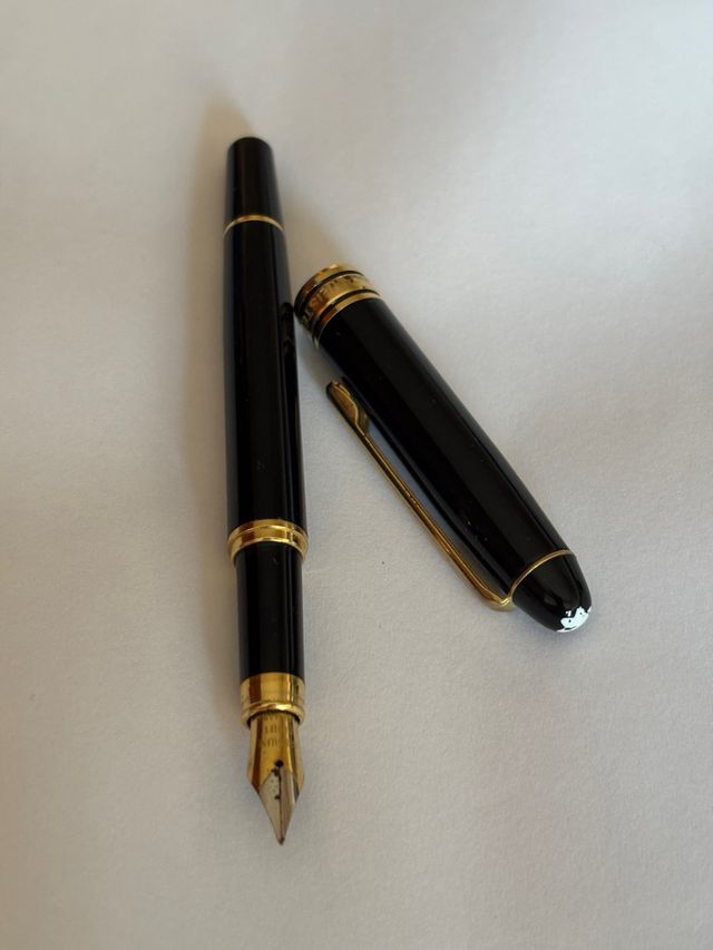 Pluma Mont Blanc Meisterstuck Negra Dorada