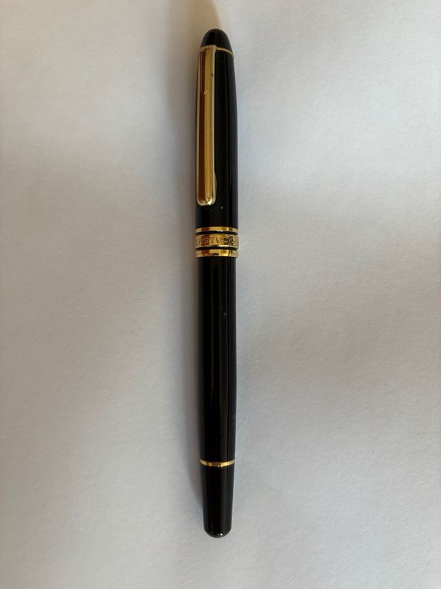 Pluma Mont Blanc Meisterstuck Negra Dorada