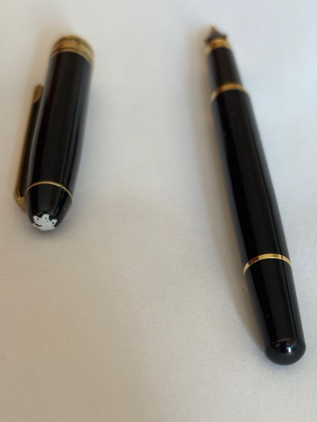 Pluma Mont Blanc Meisterstuck Negra Dorada