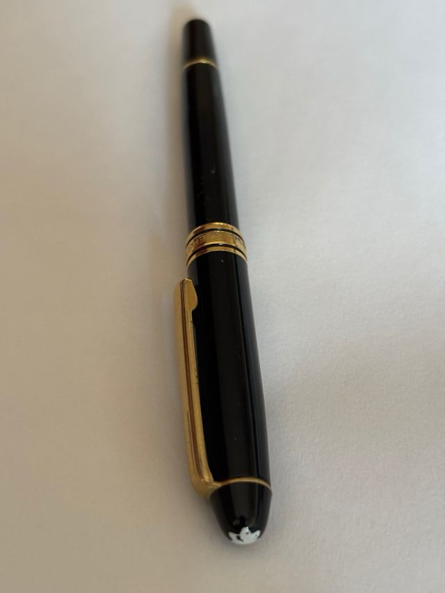 Pluma Mont Blanc Meisterstuck Negra Dorada