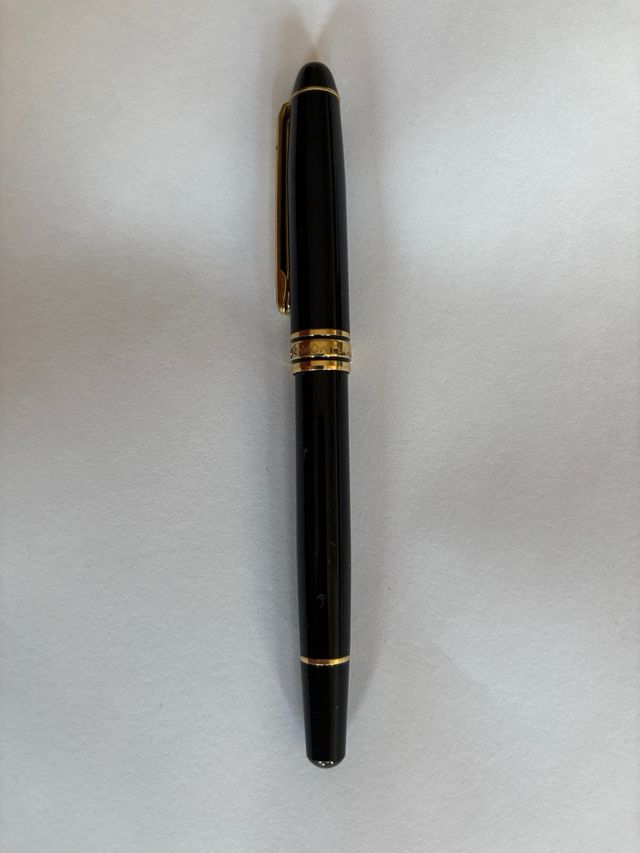 Pluma Mont Blanc Meisterstuck Negra Dorada