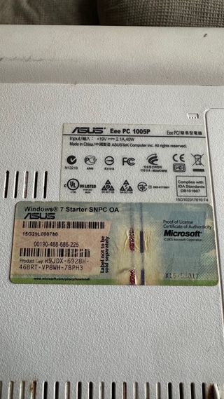 Mini portátil Asus Eee PC rosa y blanco