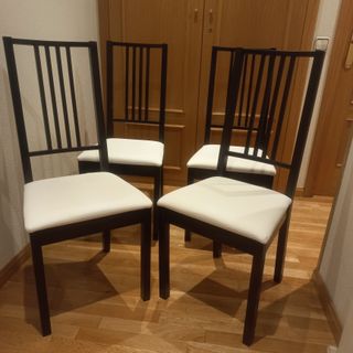 4 Sillas IKEA Negras con Tapizado Blanco y Fundas