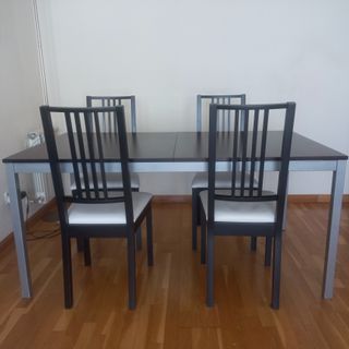 4 Sillas IKEA Negras con Tapizado Blanco y Fundas