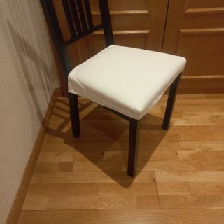 4 Sillas IKEA Negras con Tapizado Blanco y Fundas