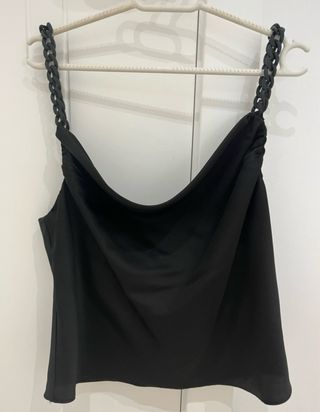Blusa Zara con cadena negra