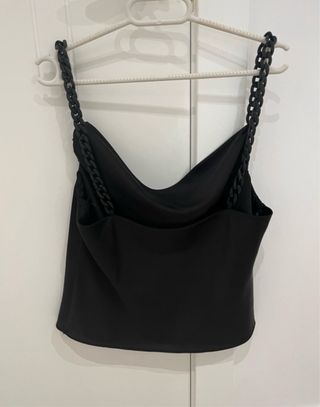 Blusa Zara con cadena negra