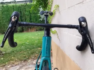 Bici da strada in carbonio Focus