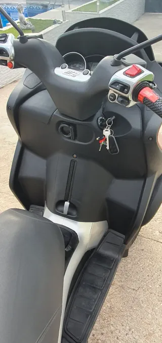 Piaggio MP3 125cc Rojo. Muy buen estado