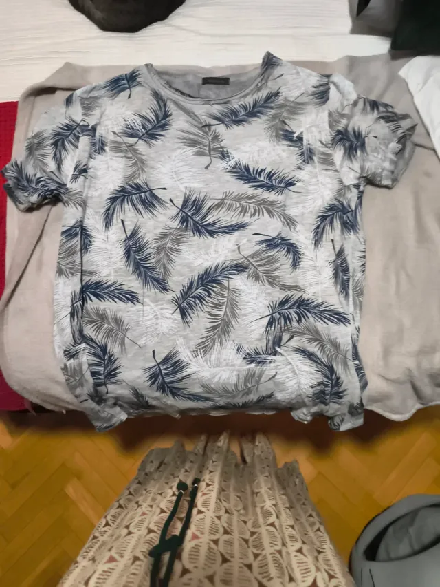 Camiseta estampada hojas gris multicolor